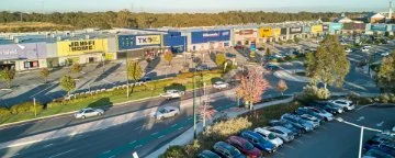 Medium sized retail on Clayton St in Midland